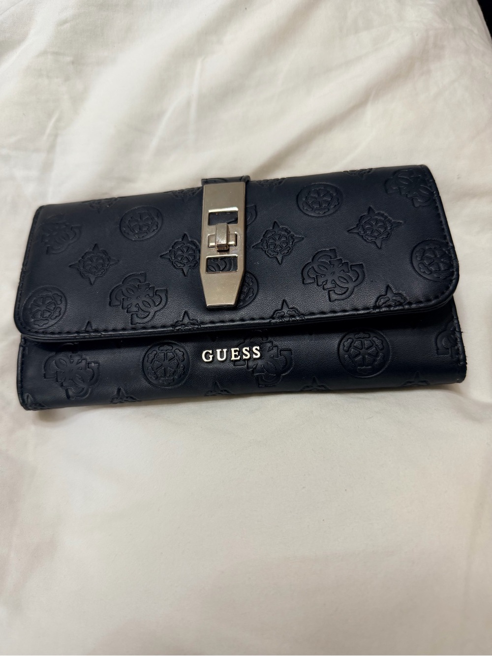 Guess Peony Classic Trifold Wallet  with Embossed Logo and Silver Clasp Accent